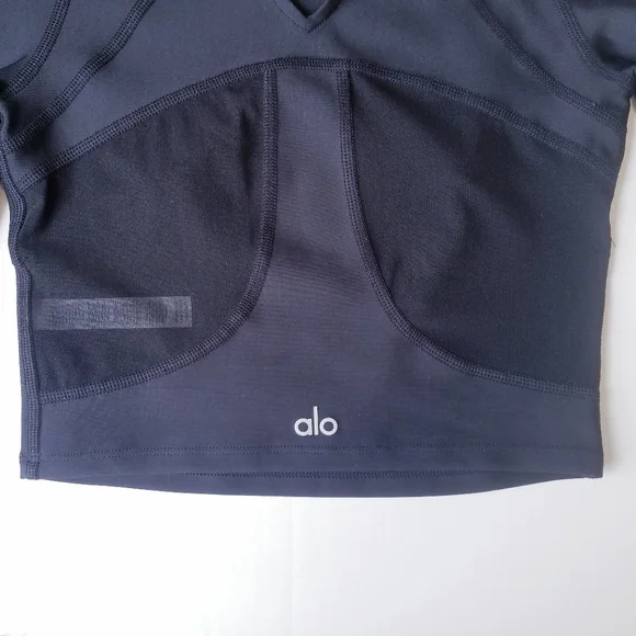Alo Yoga | Black Crop Performance wears XS - Picture 8 of 13